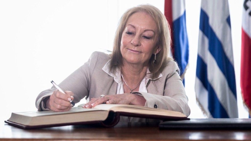 cosse-firma-posesion-de-mando-fotocosse-en-x