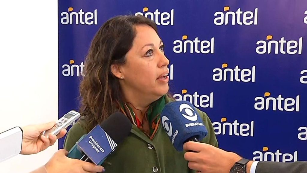 fernanda-cardona-setiembre-nota-en-antel