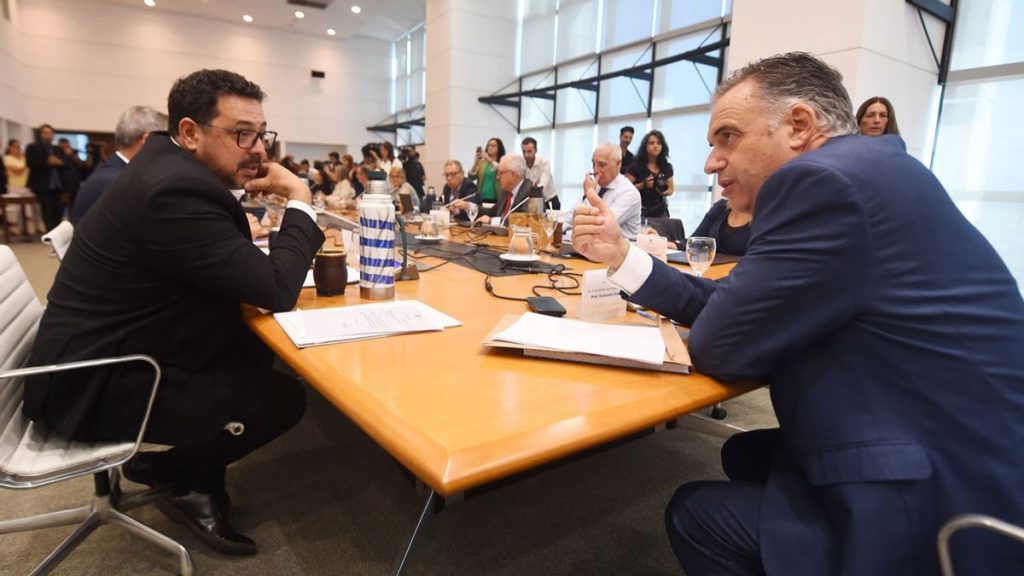 yamandu-orsi-con-alejandro-sanchez-consejo-de-ministros-focouyjpg