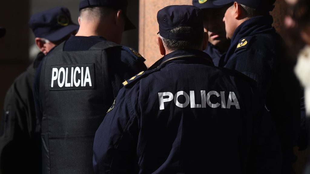 policias-uniforme-seguridad-focouy