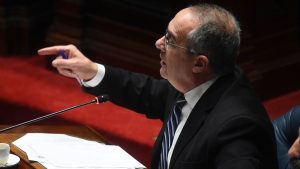 focouy-jose-carlos-mahia-parlamento