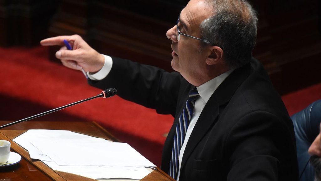 focouy-jose-carlos-mahia-parlamento