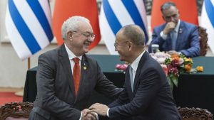 lubetkin-firma-acuerdos-china-foto-presidencia