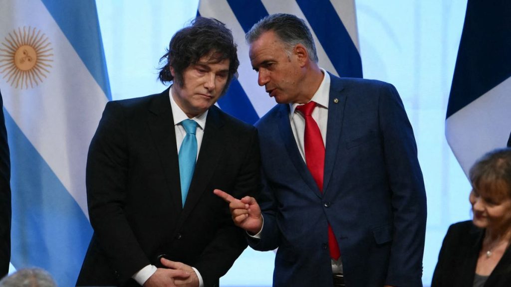 afp-javier-milei-y-yamandu-orsi